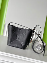 ALL IN BB 18 IN BLACK EMBOSSED COWHIDE GOLD LOCK